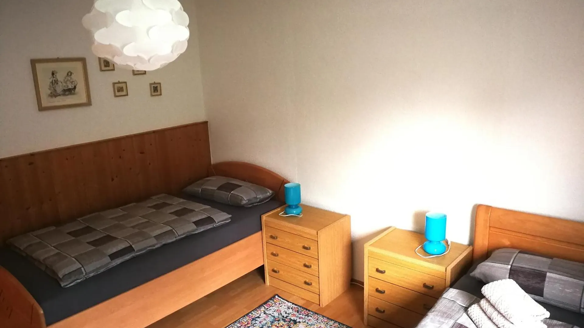 נוישטאדט ביי קובורג Ferienwohnung Mit Balkon 1.Og דירה